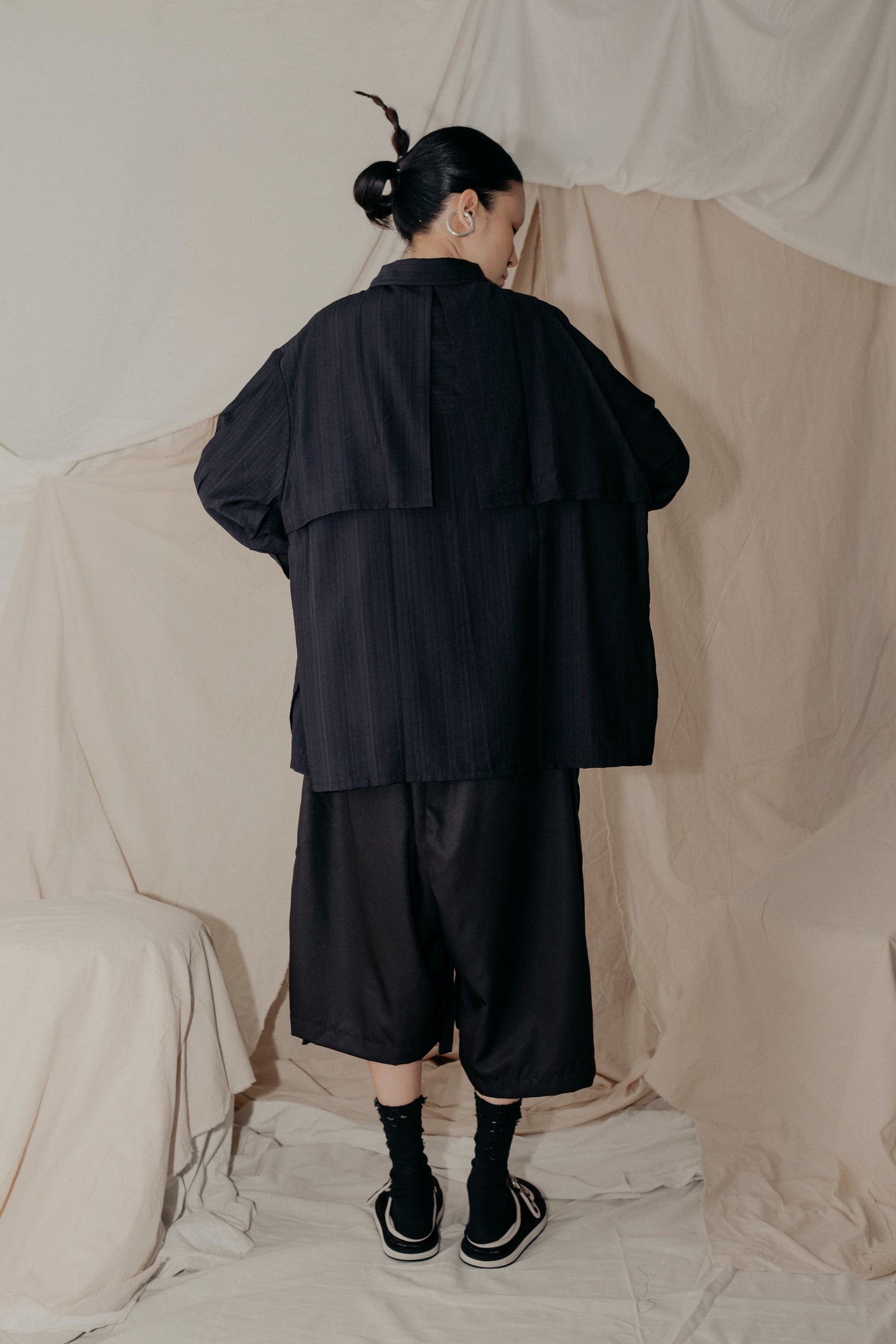 Everyday Shirt in Black - BEV C multi label store