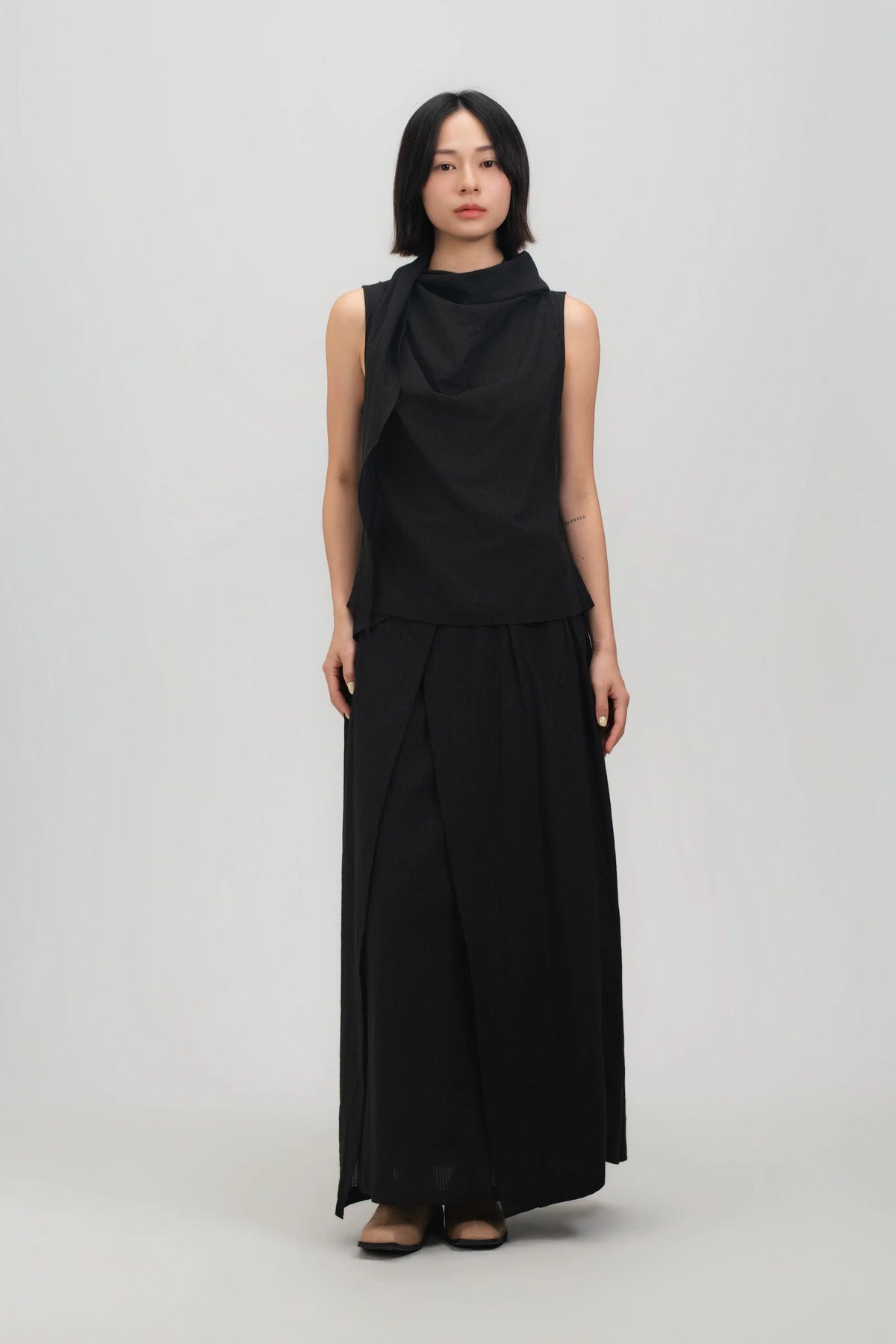 Triangle Neck-Scarf Tank Top (Black Grid)