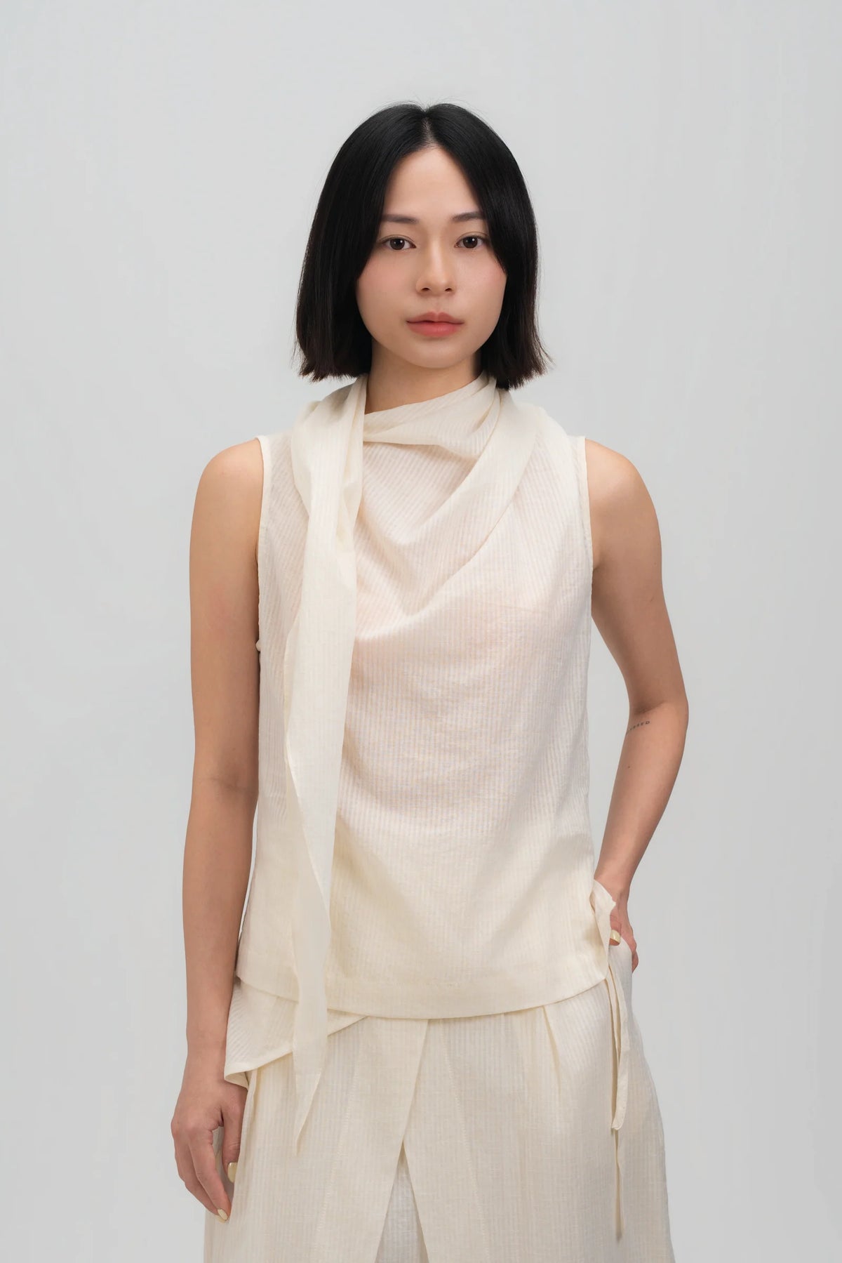 Triangle Neck-Scarf Tank Top (Off White Grid)