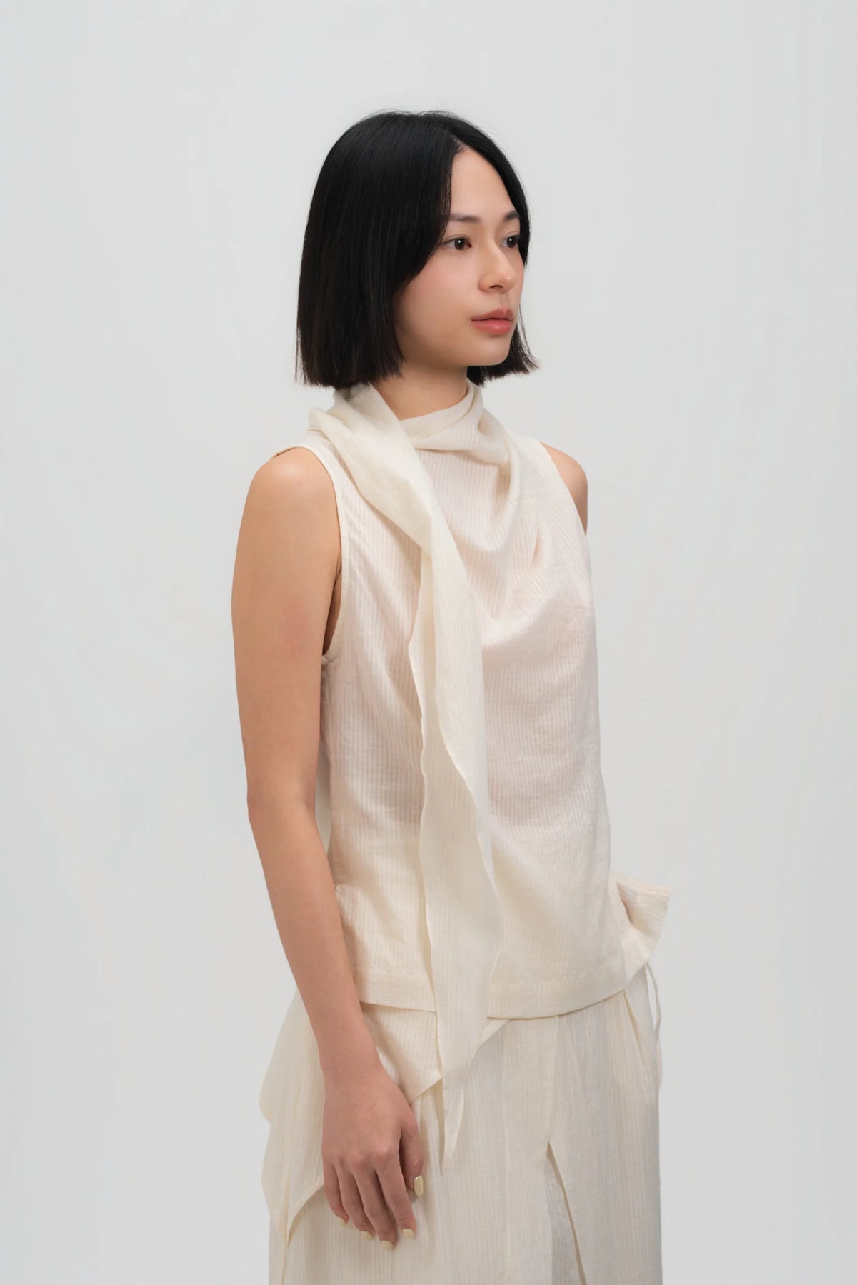 Triangle Neck-Scarf Tank Top (Off White Grid)