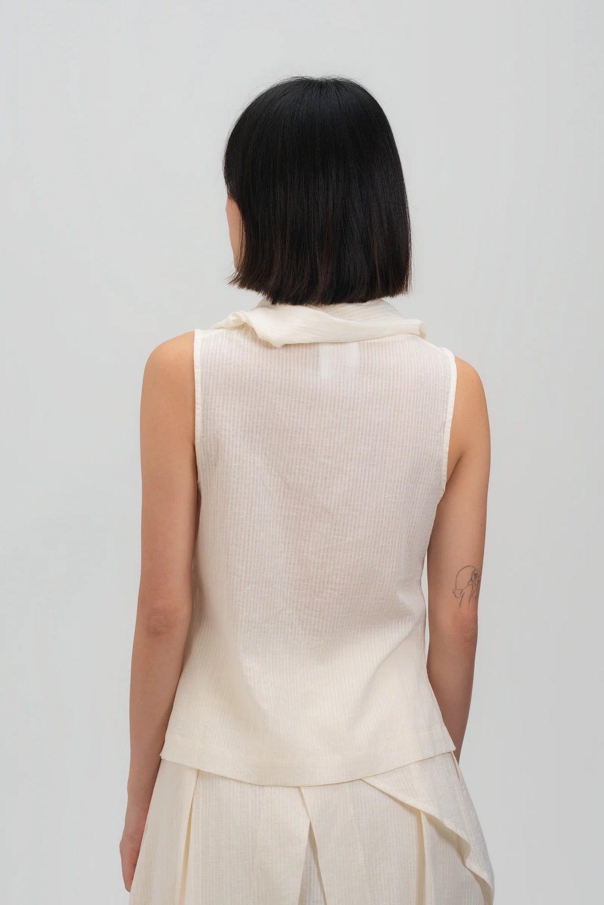 Triangle Neck-Scarf Tank Top (Off White Grid)