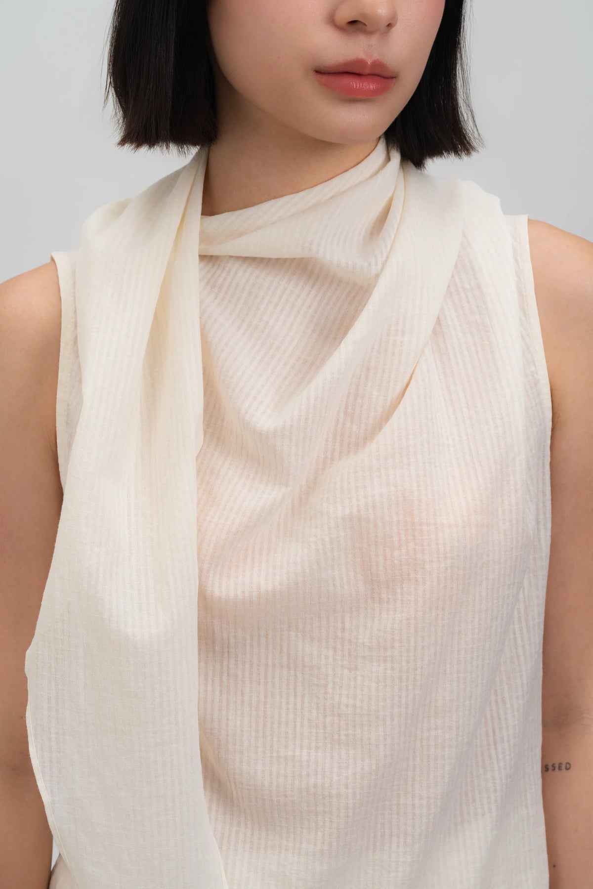 Triangle Neck-Scarf Tank Top (Off White Grid)
