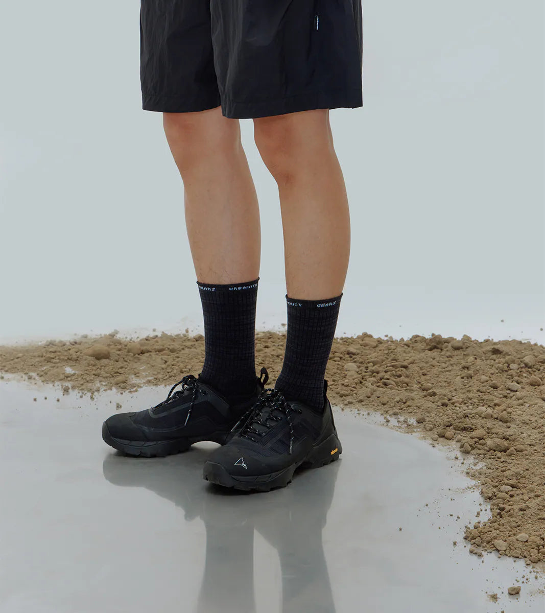Burst Black - Essential Mid Socks