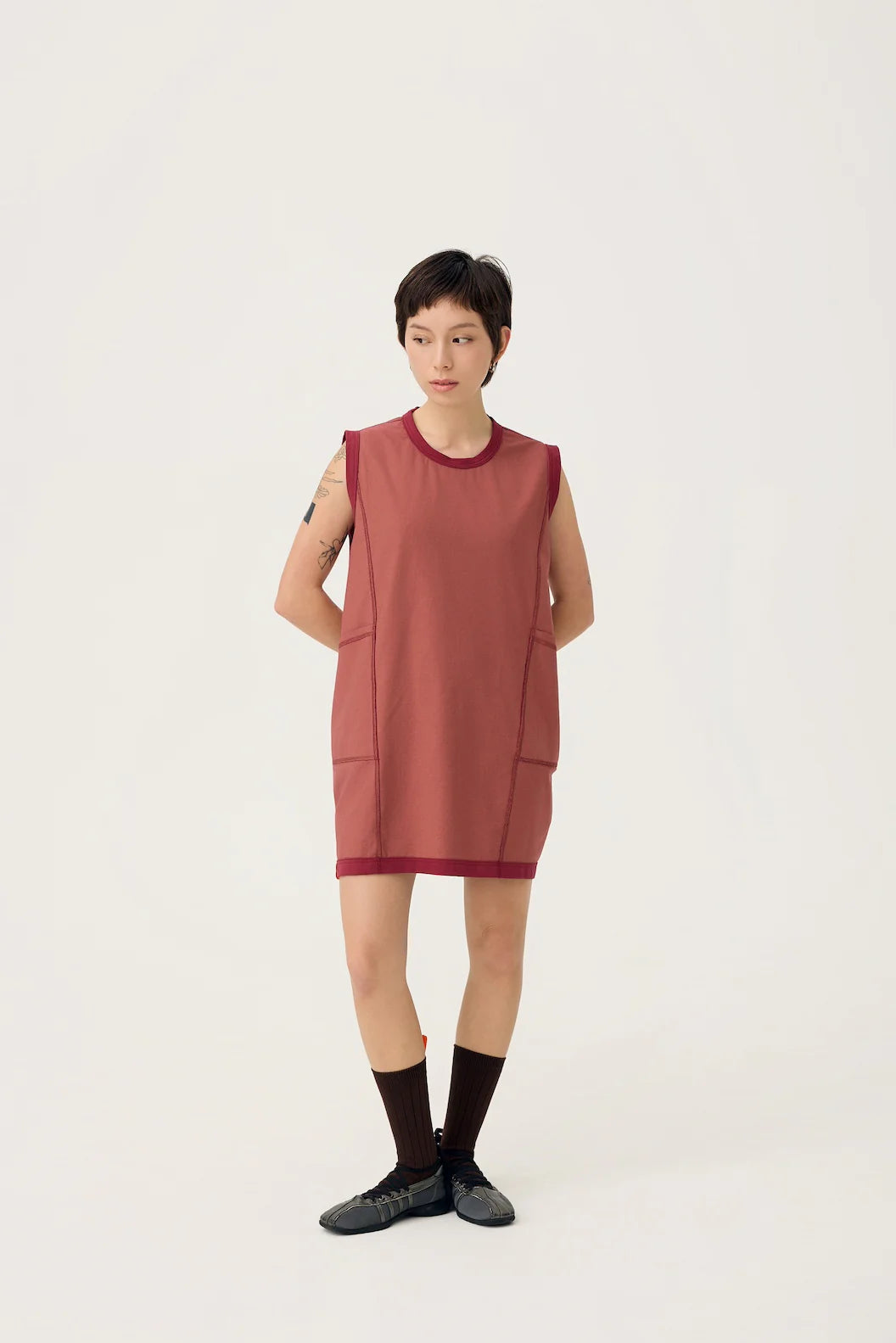 COCOON JERSEY REVERSIBLE DRESS IN BURGUNDY & SAPPANWOOD