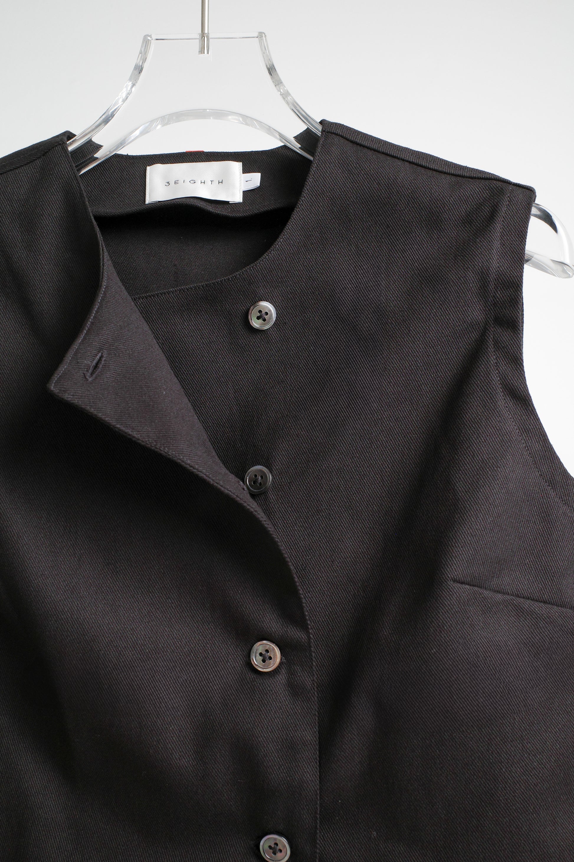 NIKO VEST IN BLACK - BEV C multi label store