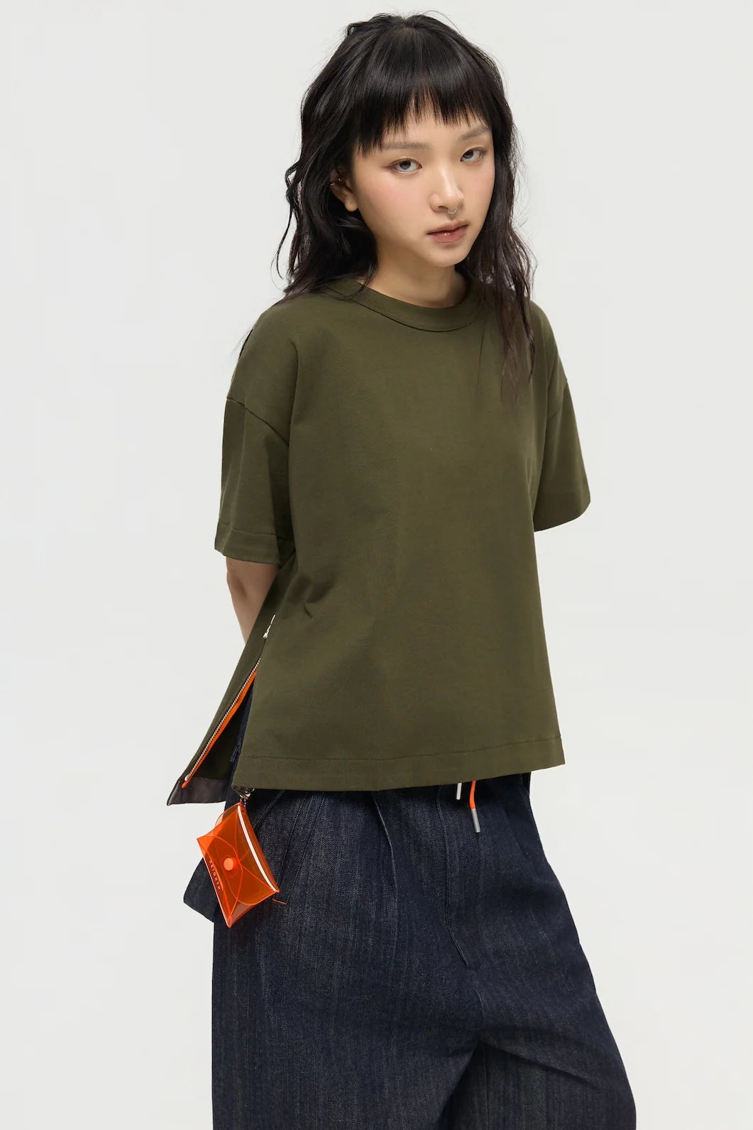 SOKKO ZIP TEE IN OLIVE FIG