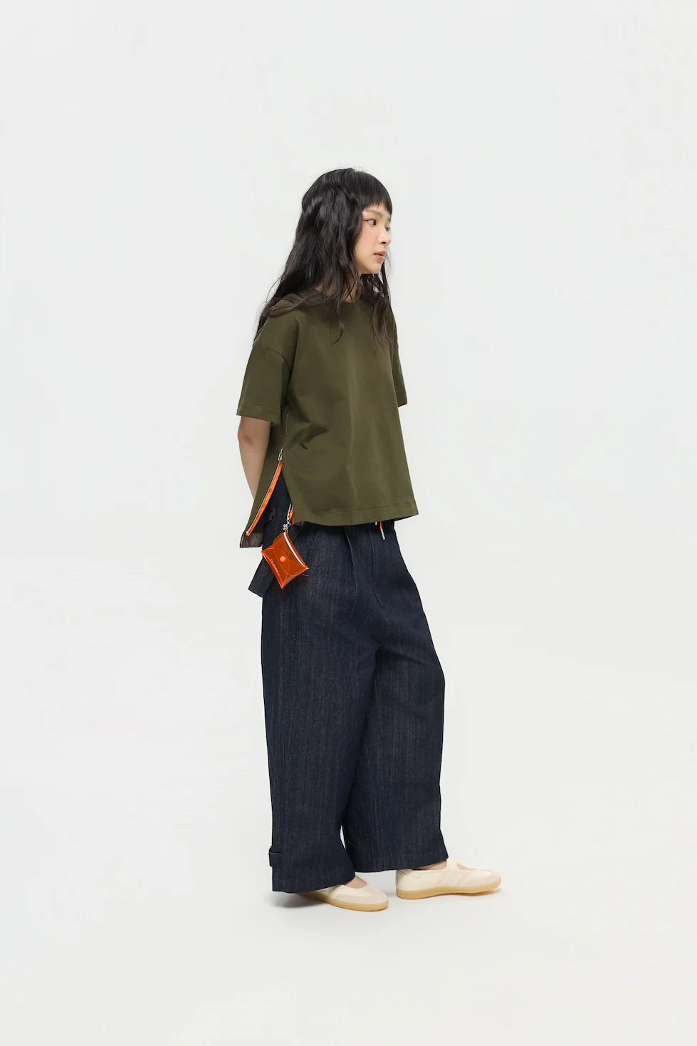 SOKKO ZIP TEE IN OLIVE FIG