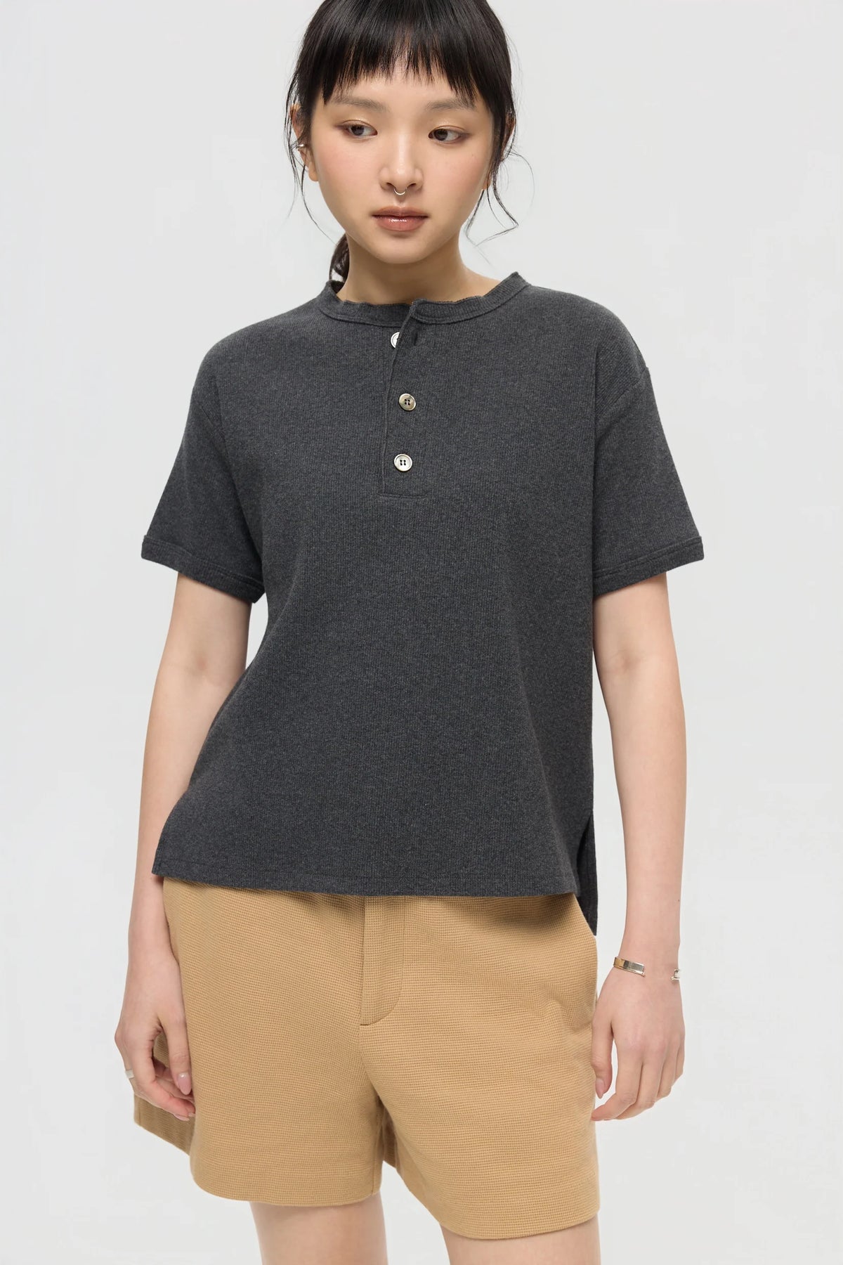 MILITARY HENLEY TEE IN CHARCOAL MARL
