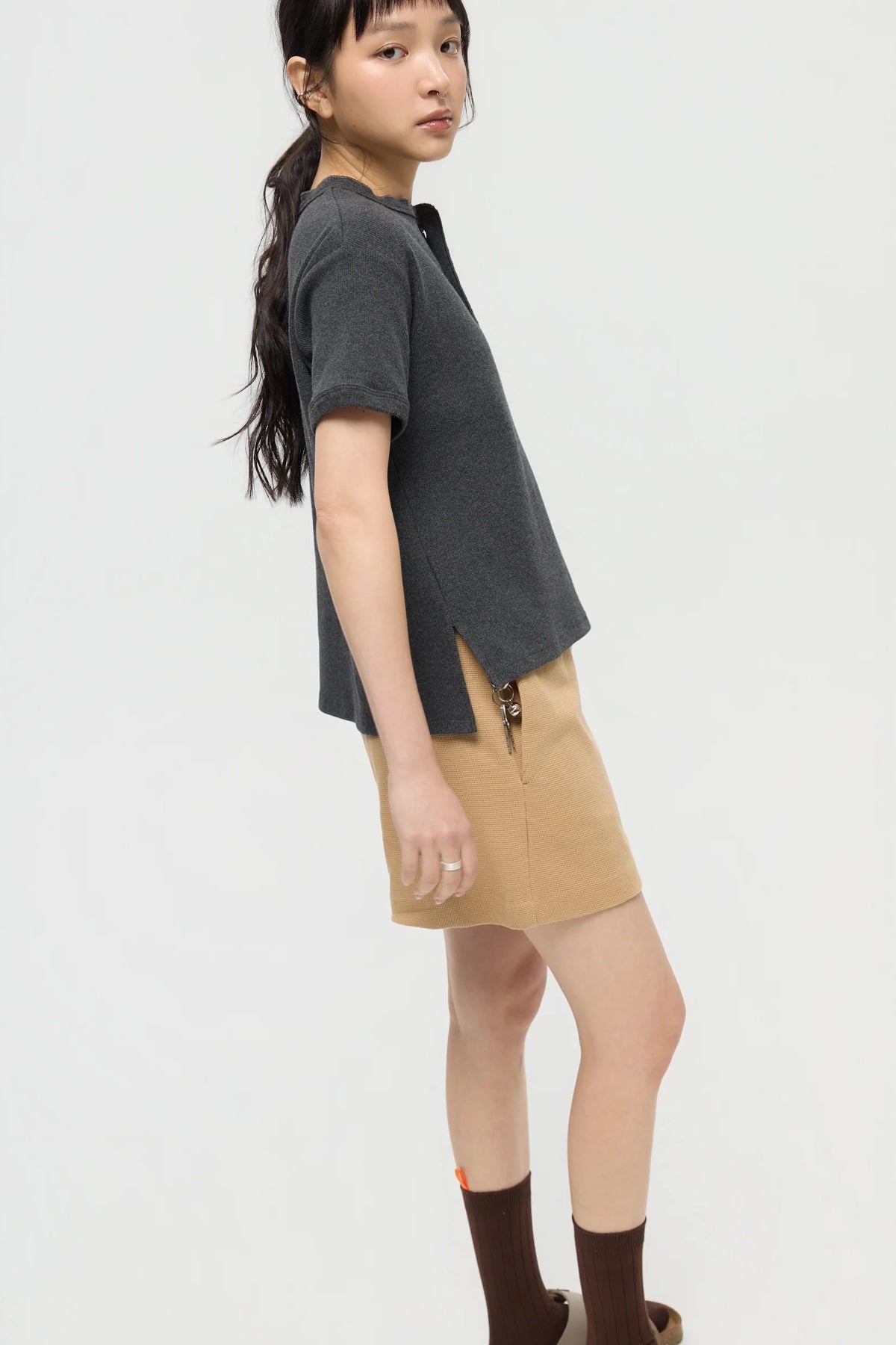 MILITARY HENLEY TEE IN CHARCOAL MARL