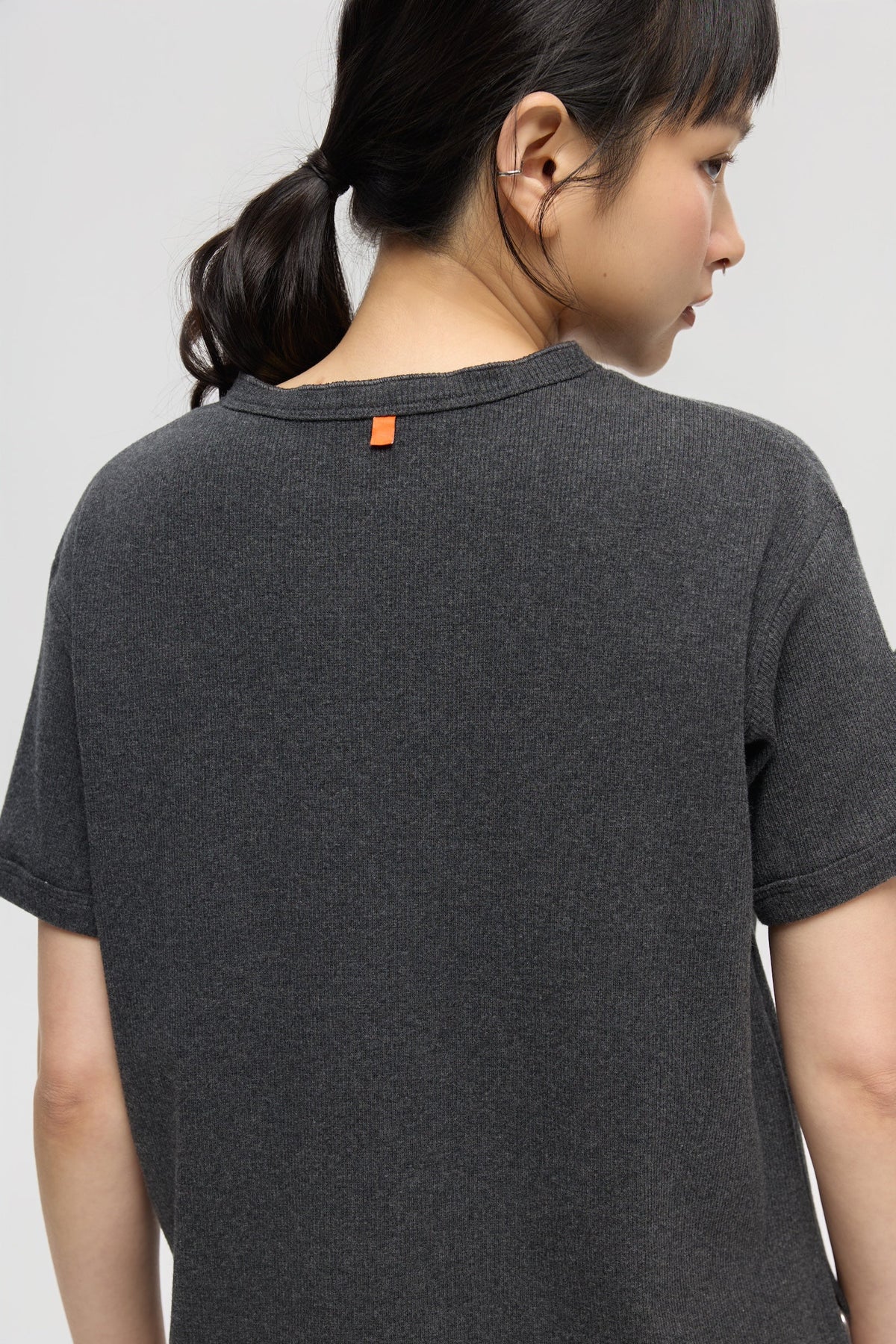 MILITARY HENLEY TEE IN CHARCOAL MARL