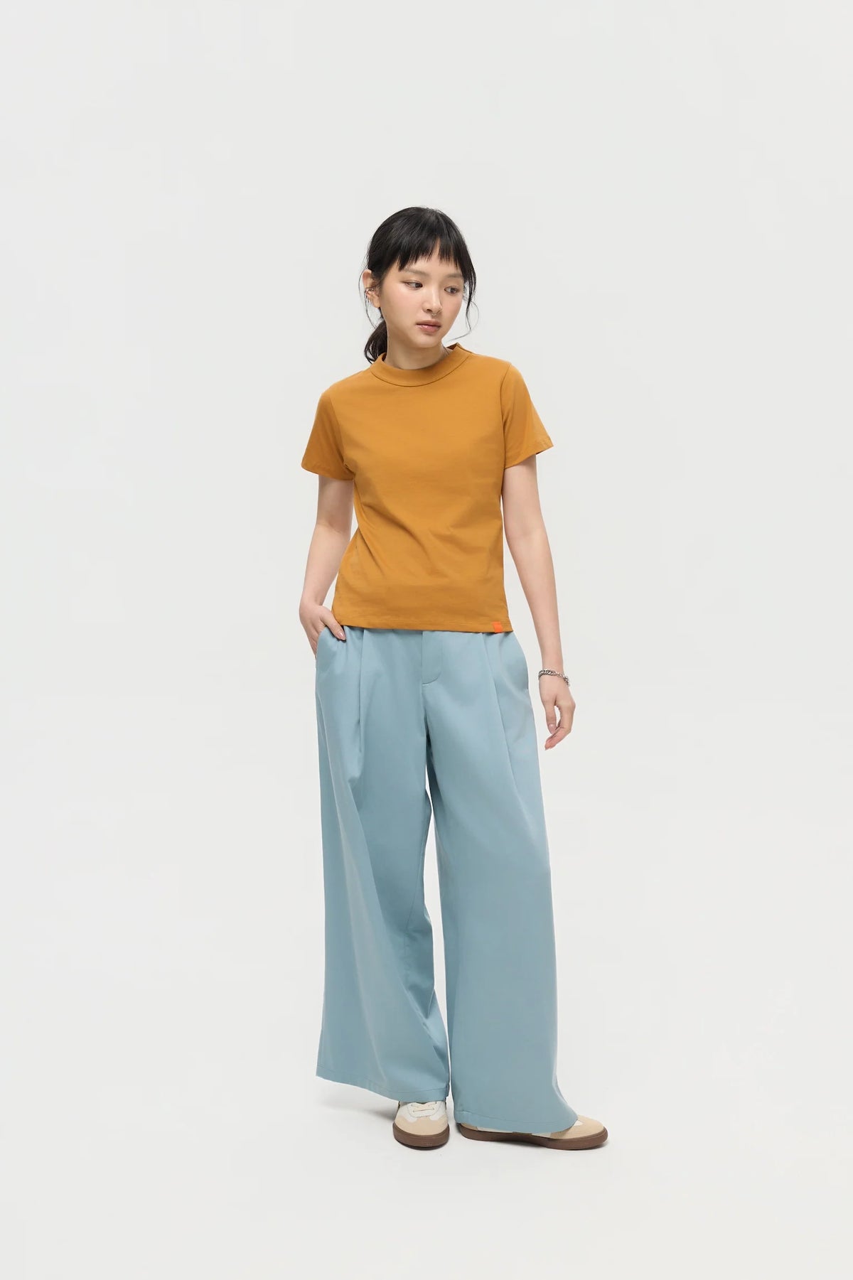 MOCK NECK TEE IN CARAMEL