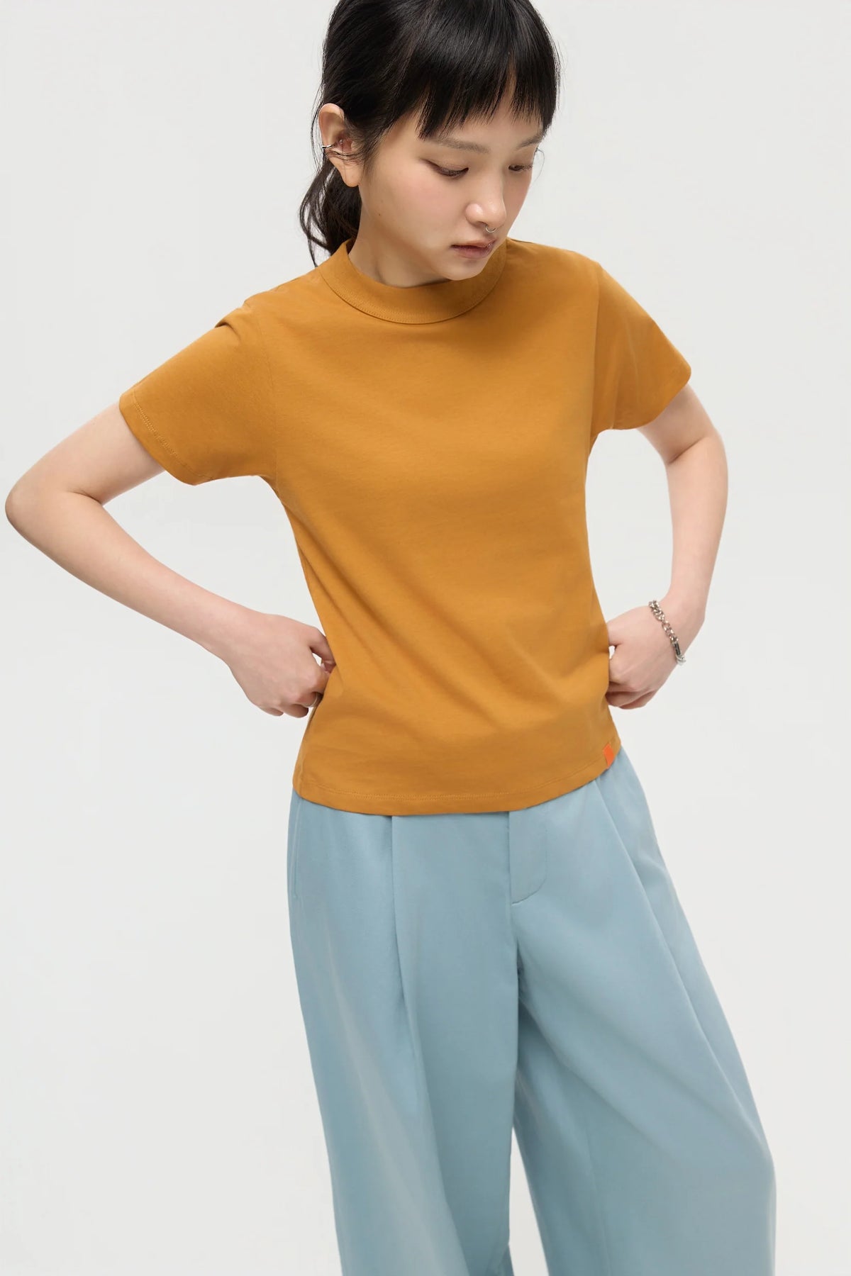 MOCK NECK TEE IN CARAMEL