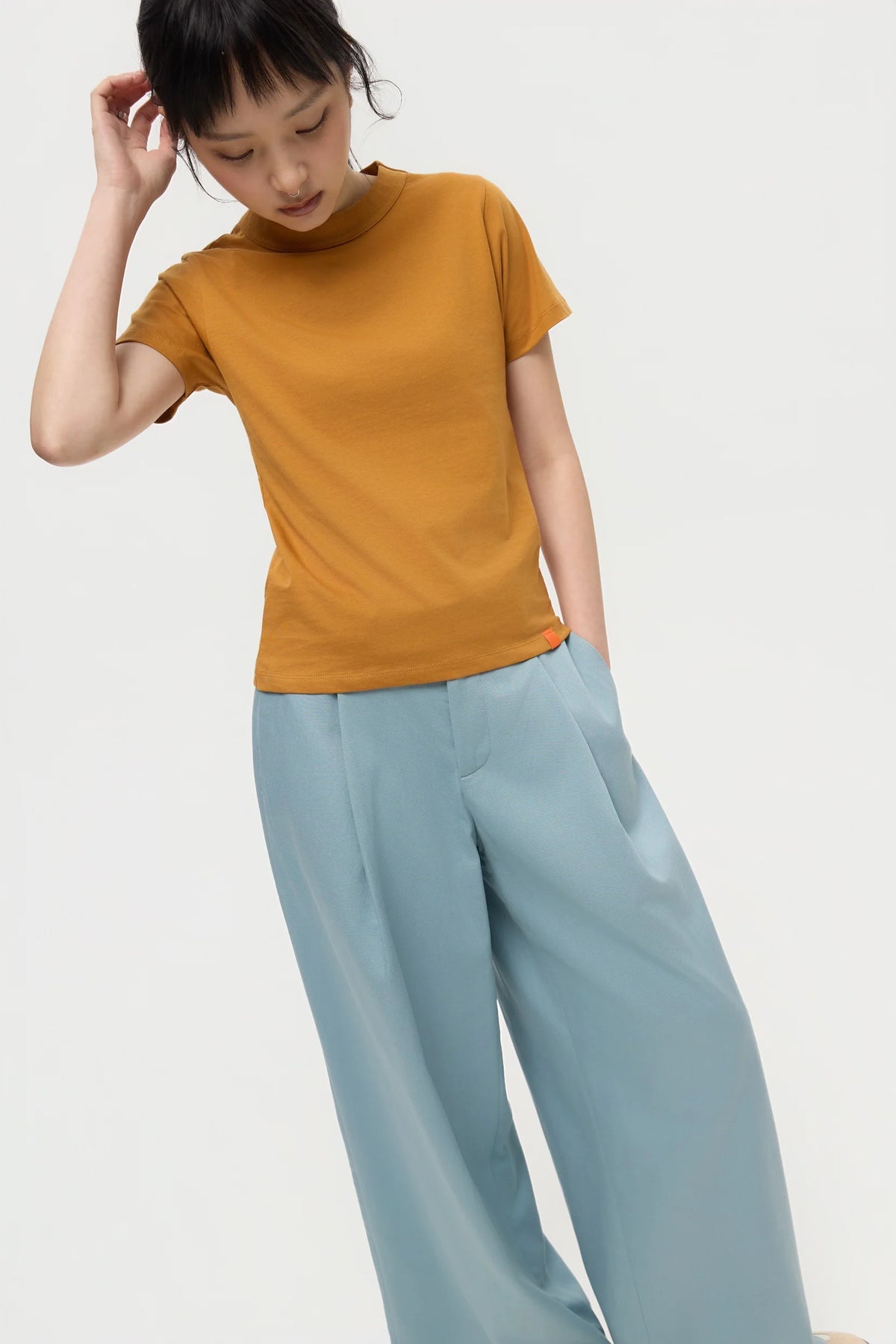 MOCK NECK TEE IN CARAMEL