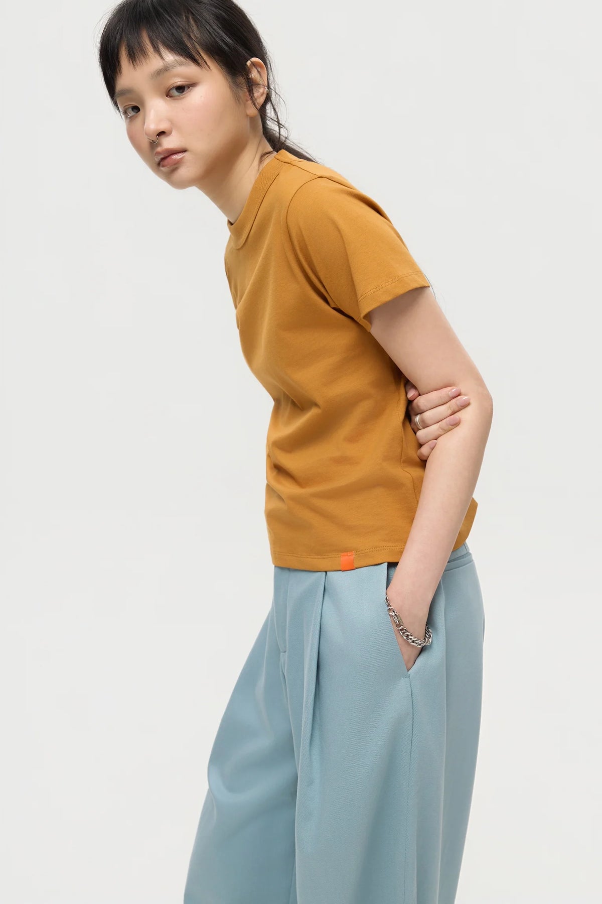 MOCK NECK TEE IN CARAMEL