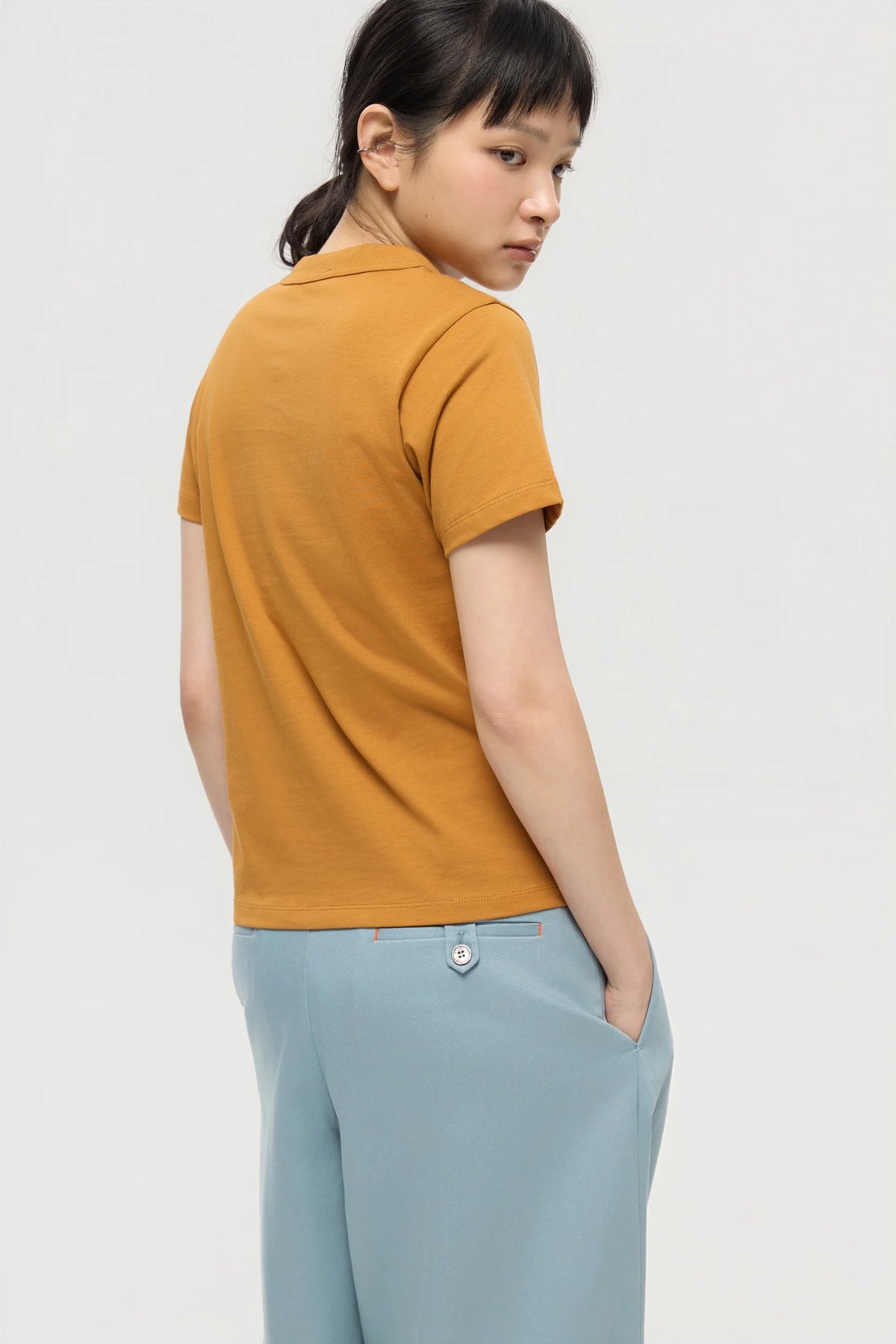 MOCK NECK TEE IN CARAMEL