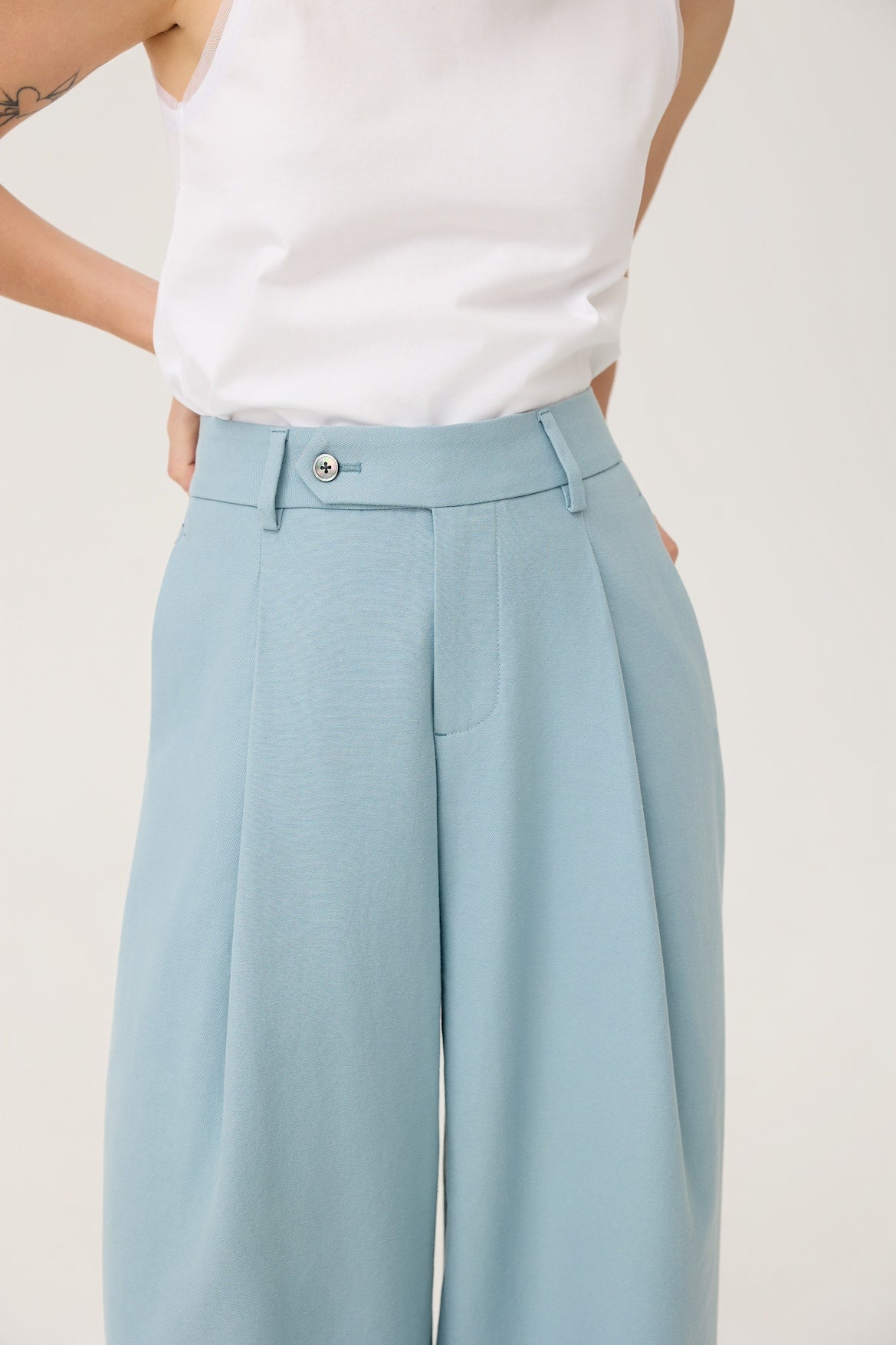 NAGARE PLEAT TROUSERS IN STEEL BLUE - BEV C multi label store