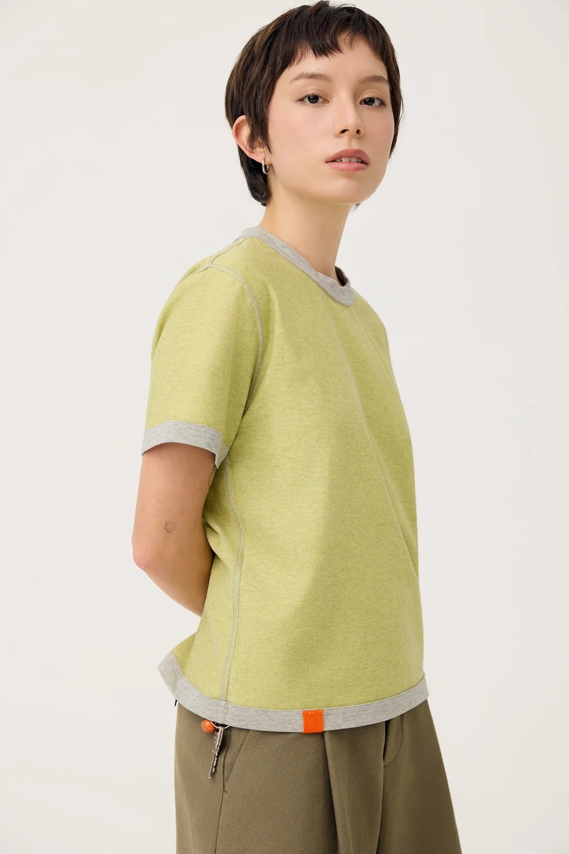 EVERYDAY REVERSIBLE TEE IN ZINC GREY & LEMON FIZZ