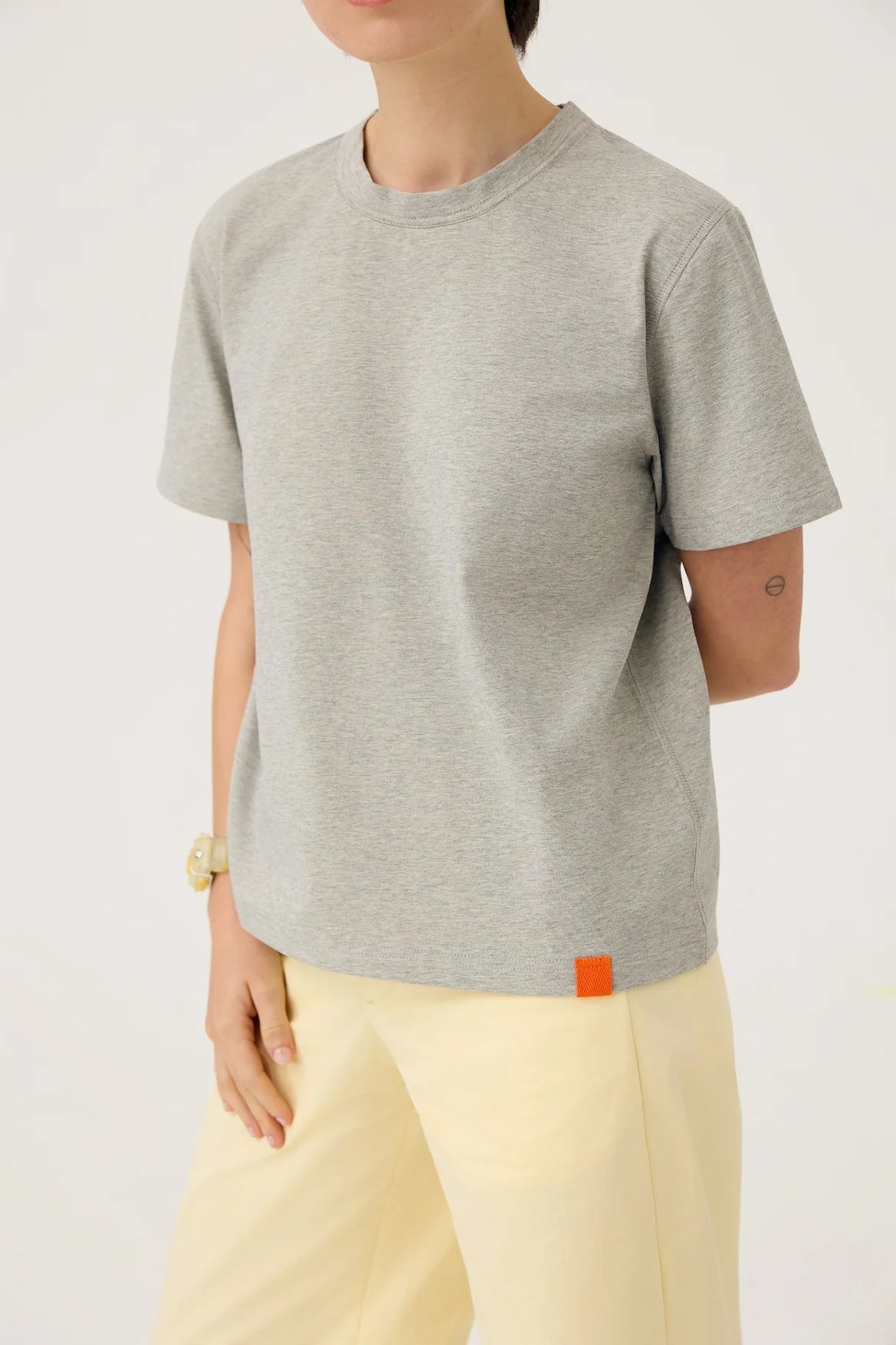 EVERYDAY REVERSIBLE TEE IN ZINC GREY & LEMON FIZZ