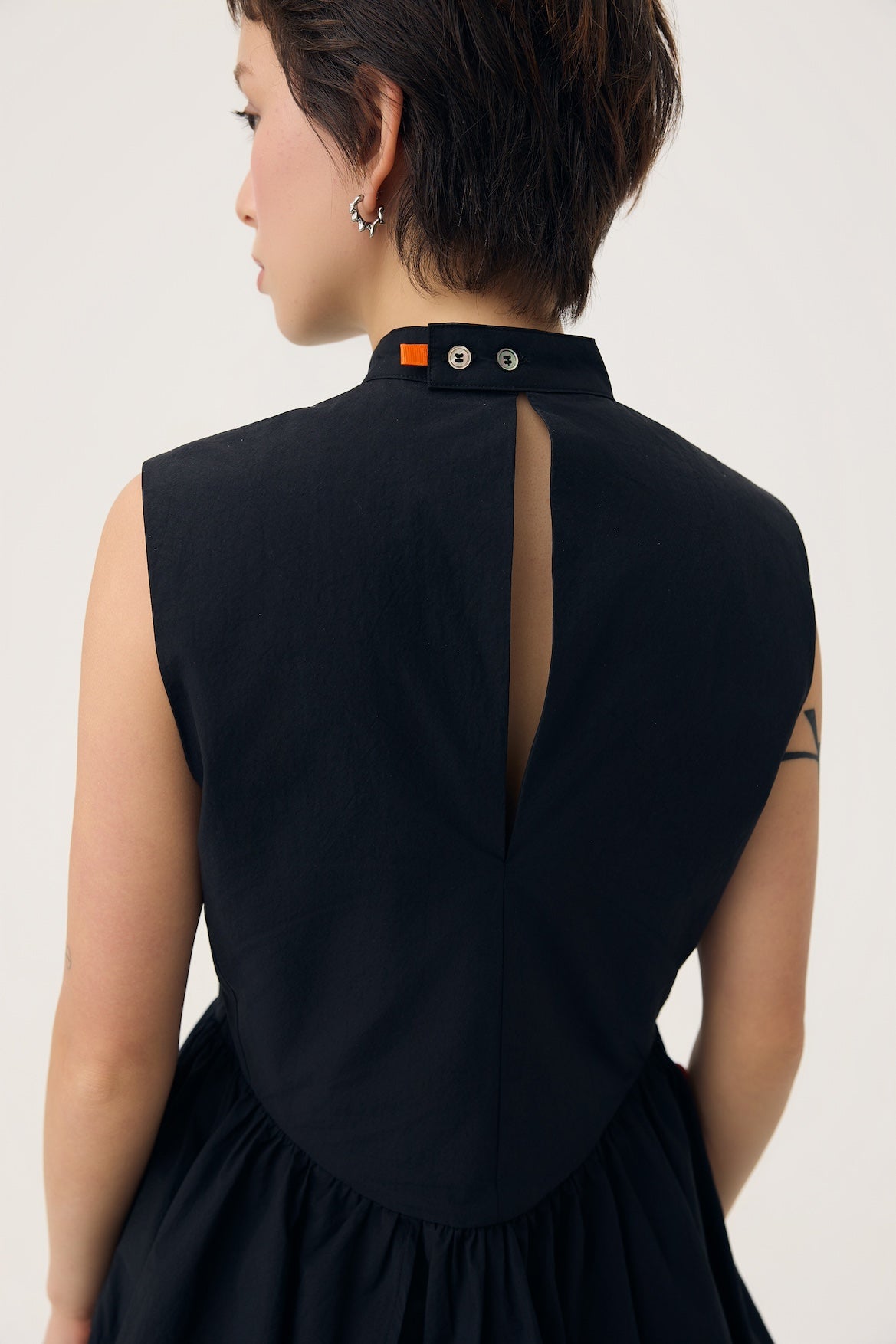 UKABU DRESS IN TONER BLACK - BEV C multi label store