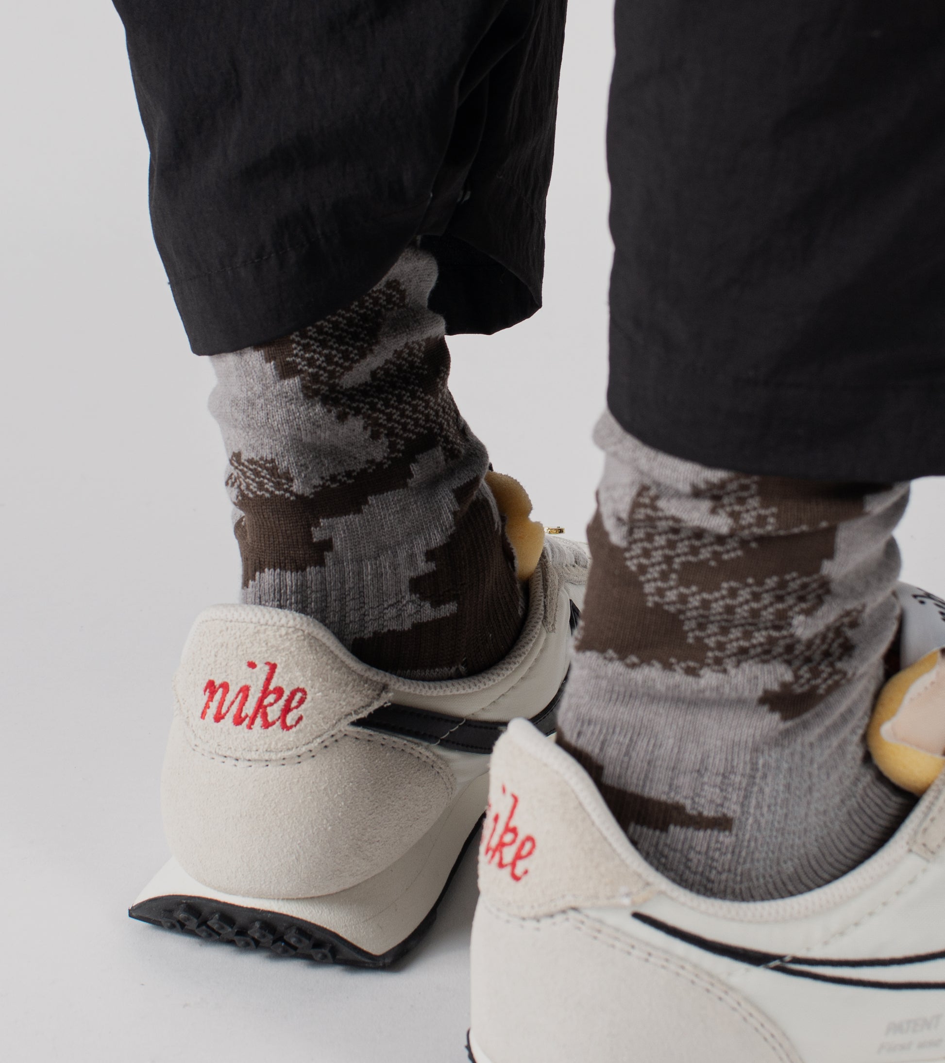 Digit No. Jacquard casual socks - Land Brown - BEV C multi label store