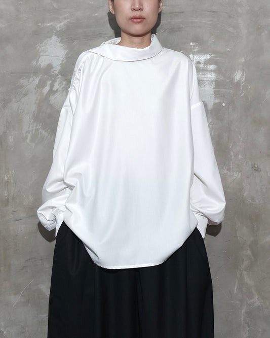 Slanted Collar Shirt in White - BEV C multi label store
