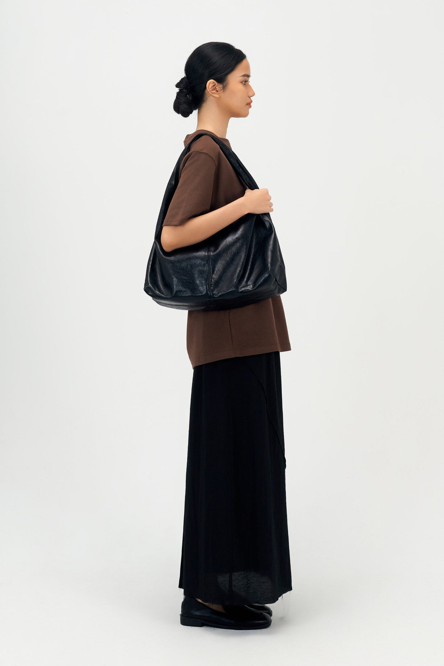 Triangle Leather Tote (Black) - BEV C multi label store