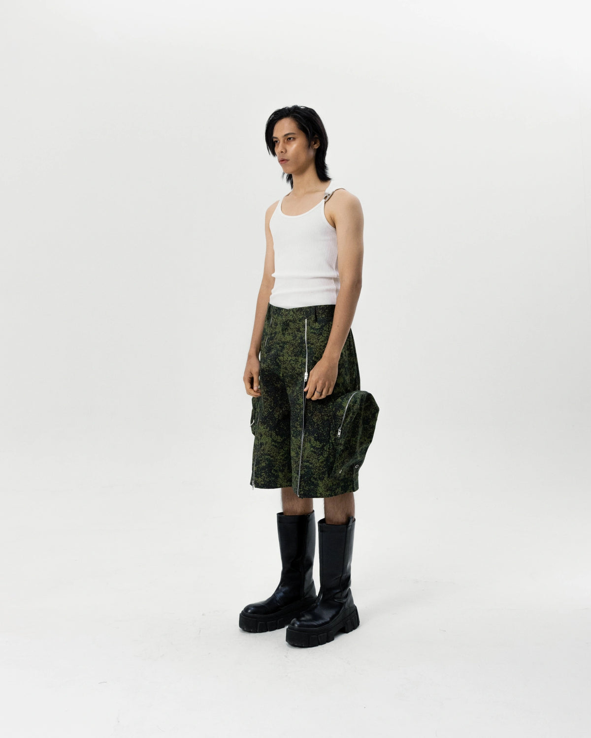 CIVIL SLIT SHORT - BEV C multi label store