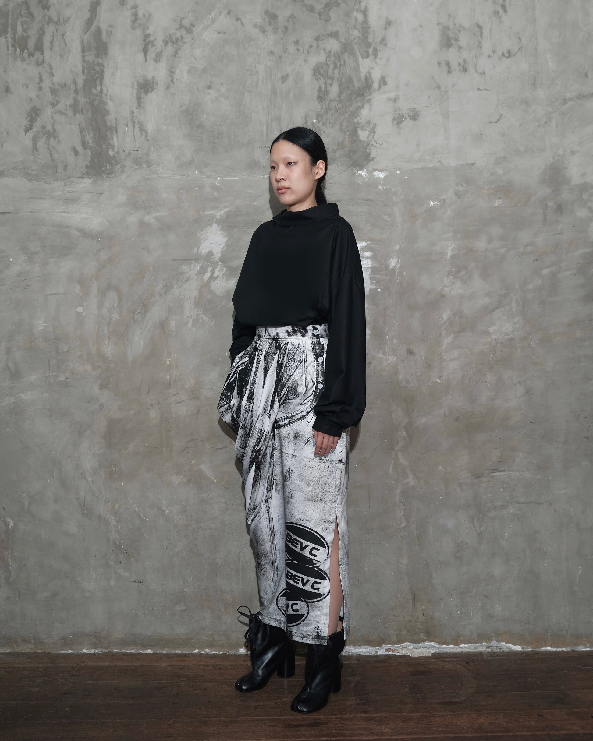Slanted Collar Shirt in Black - BEV C multi label store