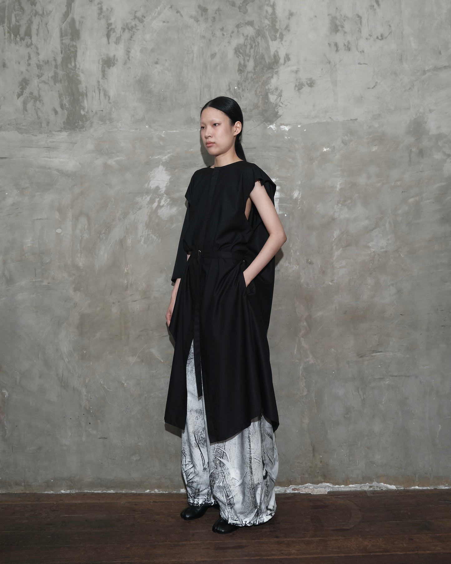 Kelawar Draped in Black - BEV C multi label store