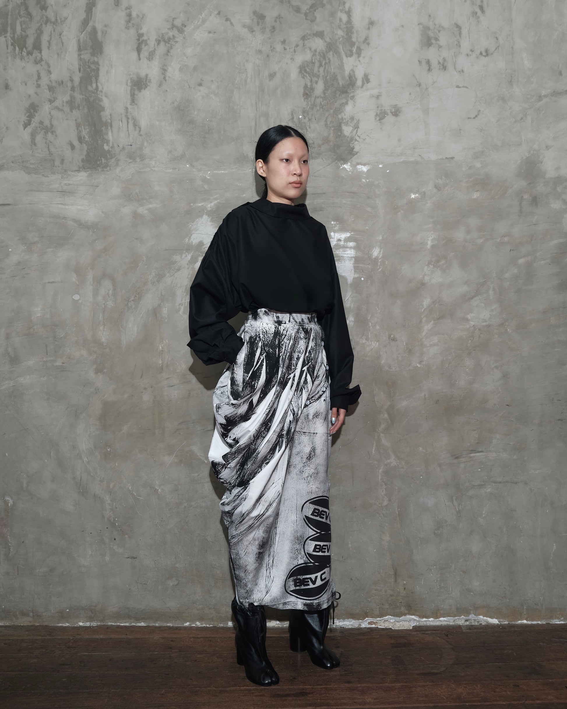 Slanted Collar Shirt in Black - BEV C multi label store