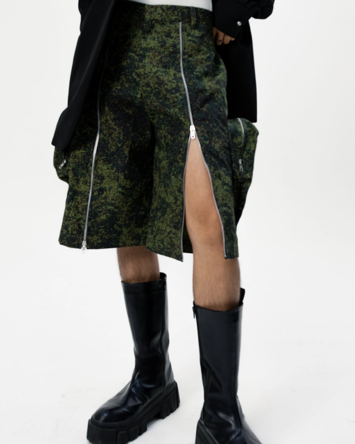 CIVIL SLIT SHORT - BEV C multi label store