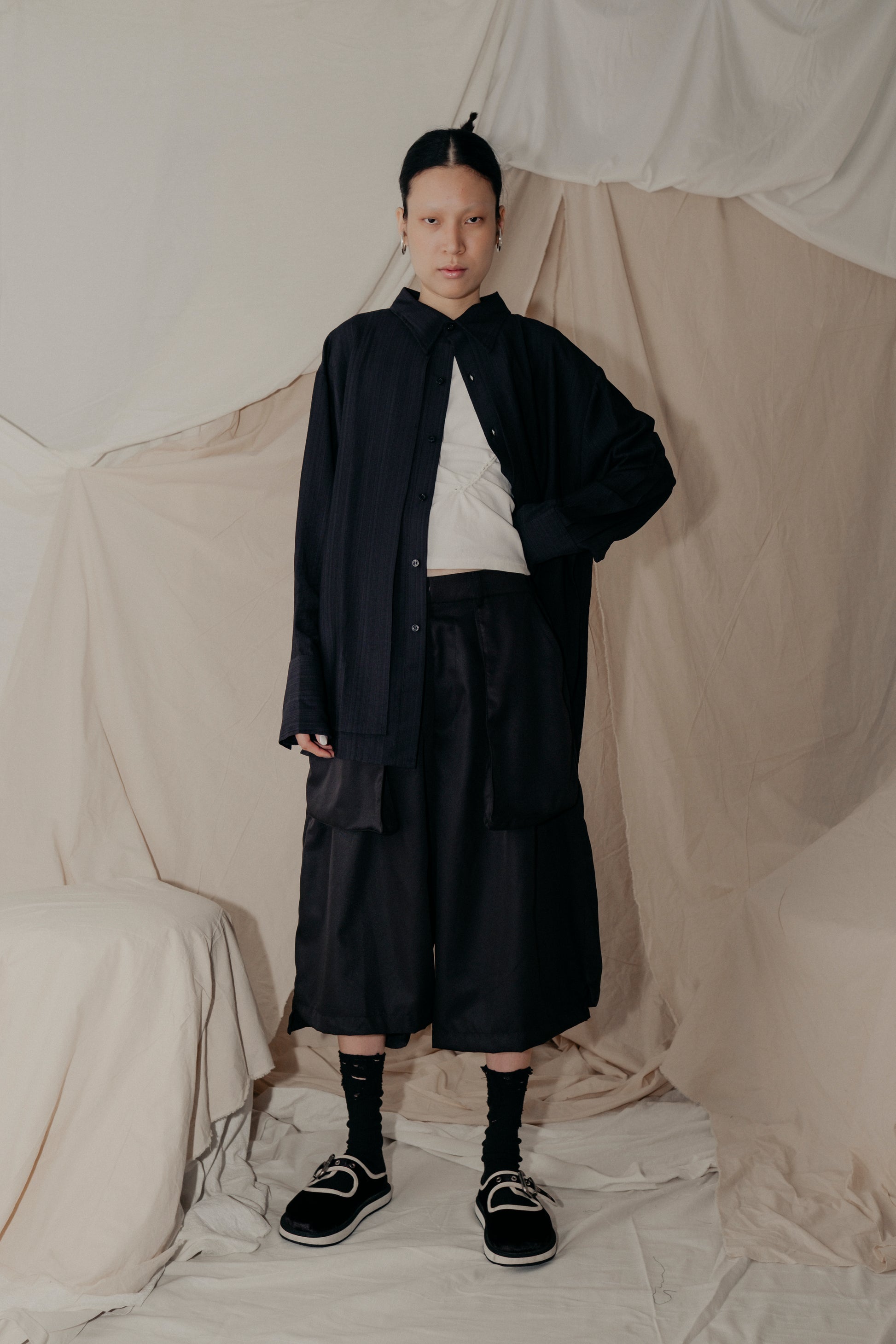 Everyday Shirt in Black - BEV C multi label store