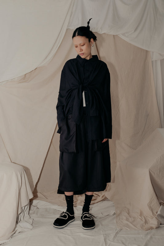 Everyday Shirt in Black - BEV C multi label store