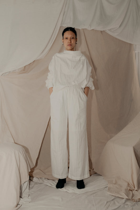 Magnolia Giant Collar Shirt in White Line - BEV C multi label store