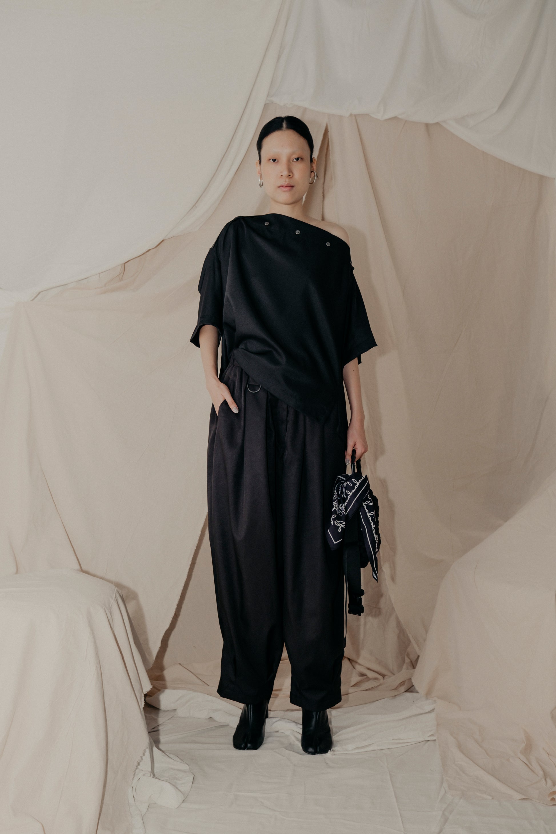 Holiday Season Shirt in Black - BEV C multi label store