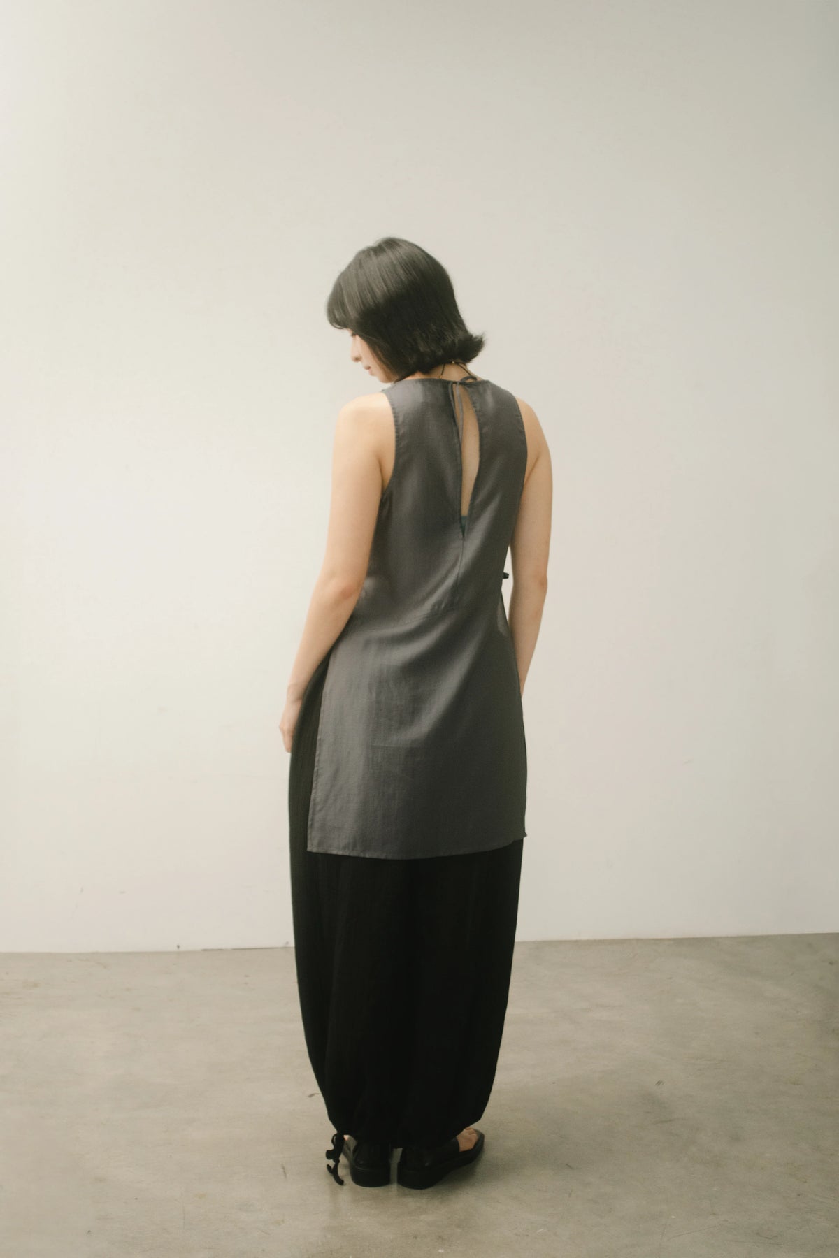 WES x GUNG x SO | Bold Side Slit Long Tank Top (Dark Grey)