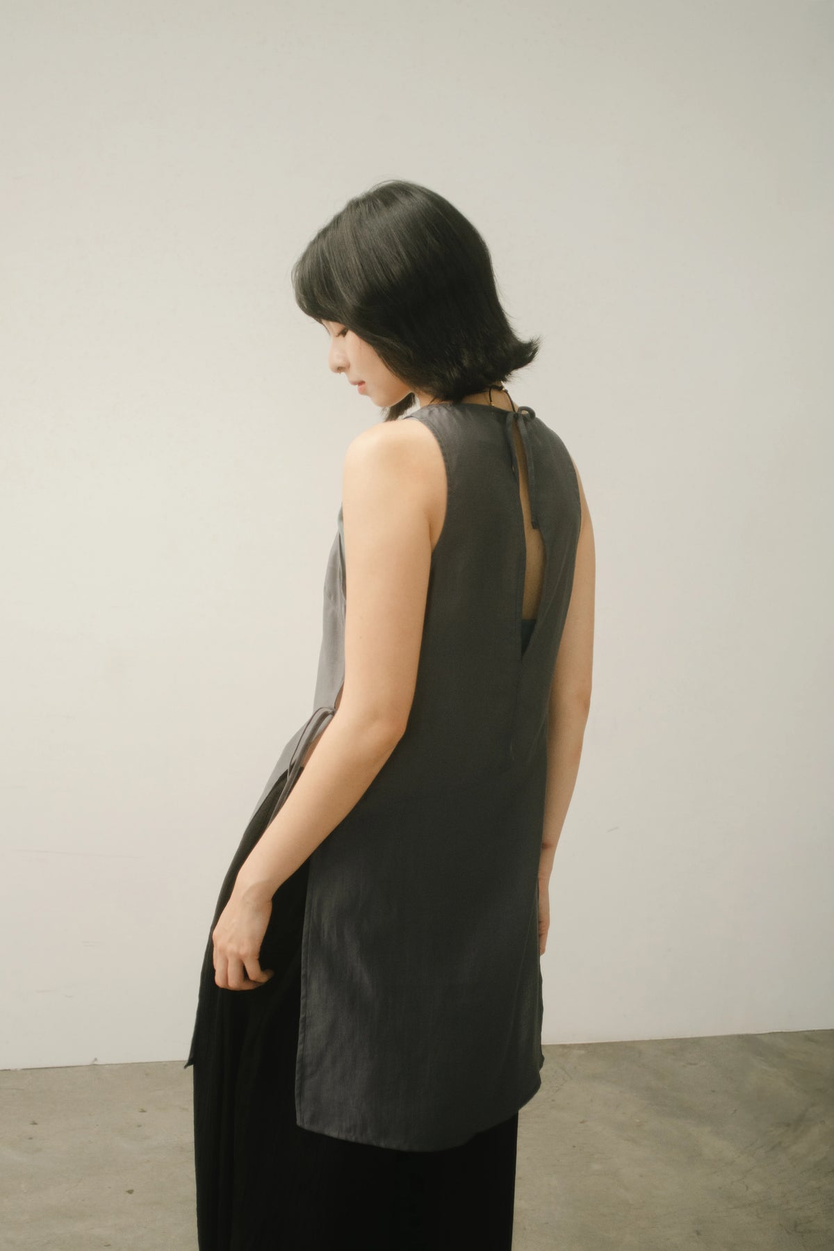 WES x GUNG x SO | Bold Side Slit Long Tank Top (Dark Grey)