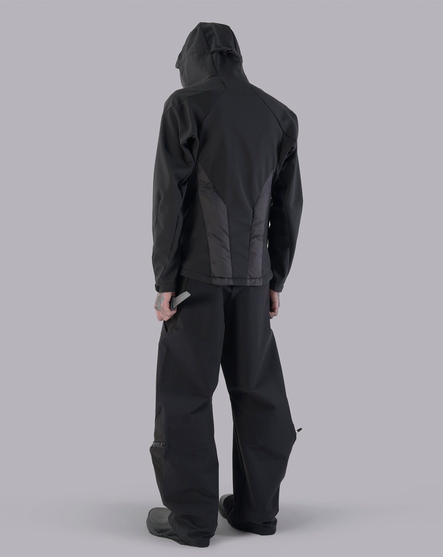 LV.1 Technical Cargo Dark Y - BEV C multi label store