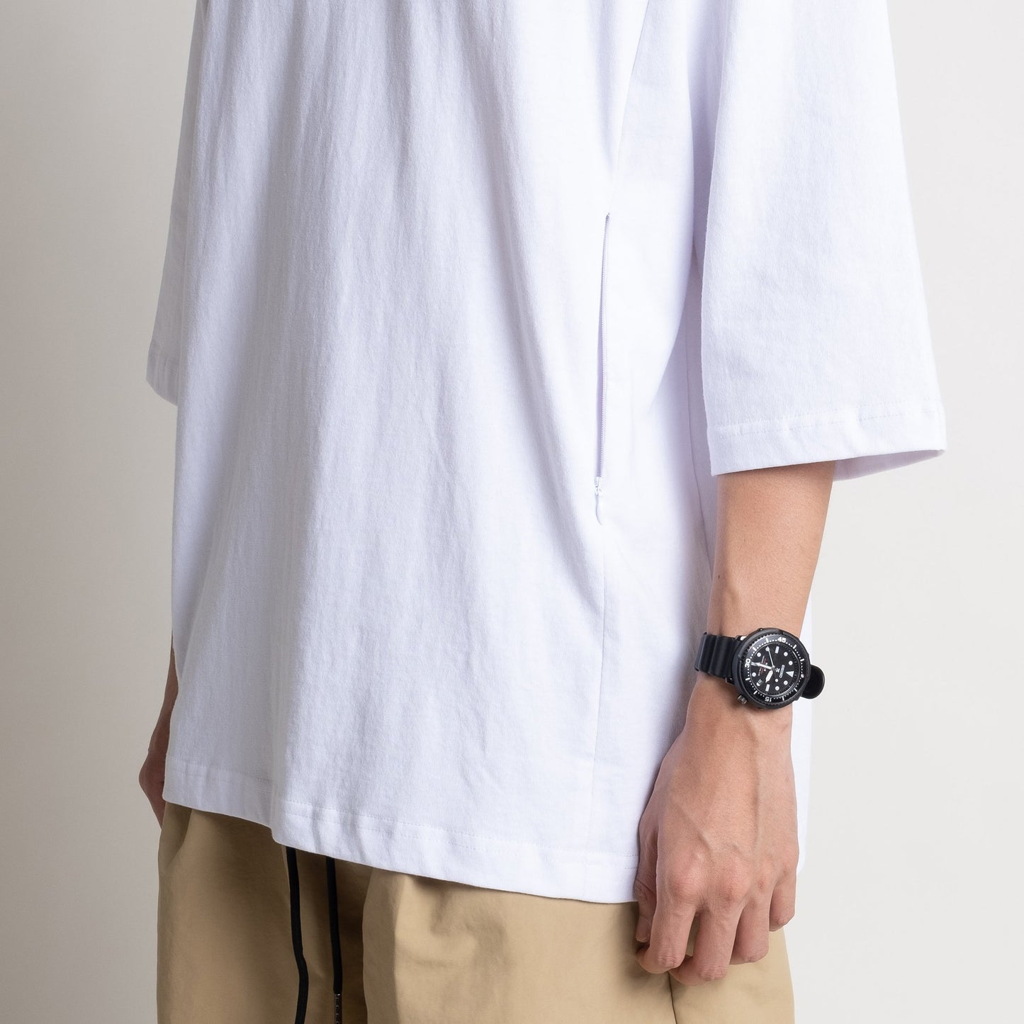 Zipped Pockets Tee - White - BEV C multi label store